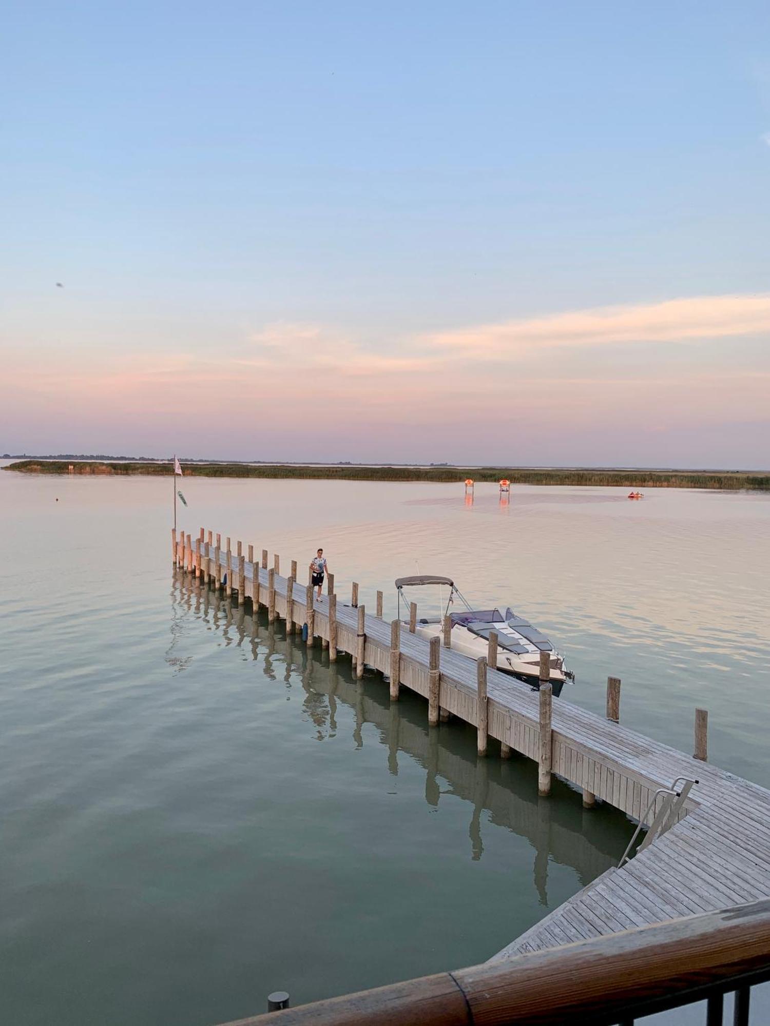 Seehuette Neusiedlersee - Seehaus Inklusive Elektroboot Rust Luaran gambar