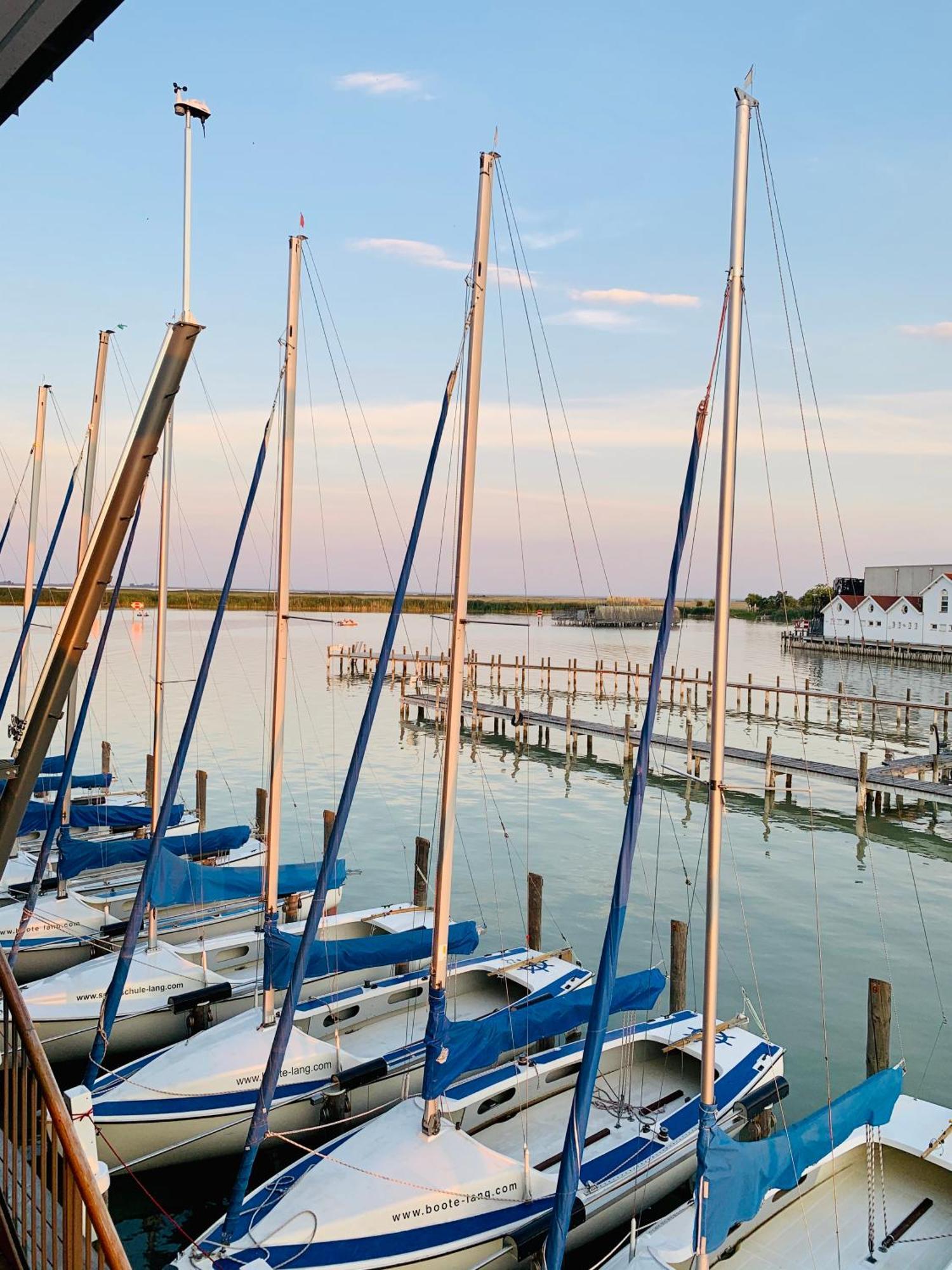 Seehuette Neusiedlersee - Seehaus Inklusive Elektroboot Rust Luaran gambar