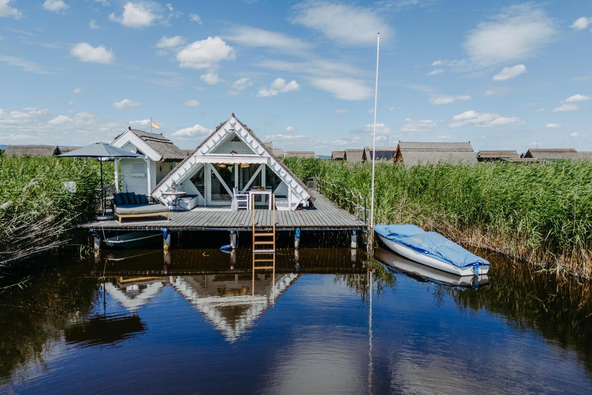 Seehuette Neusiedlersee - Seehaus Inklusive Elektroboot Rust Luaran gambar